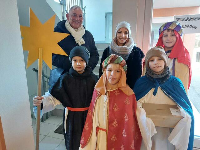 Die Sternsinger sind schon wieder Unterwegs , so wie hier in Gleisdorf.  | Foto: Gerald Dreisiebner