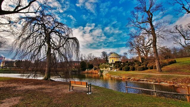 Ein empfehlenswertes Ausflugsziel: Der Schlosspark Esterházy in Eisenstadt (Burgenland). ... Im Bild sind der Leopoldinenteich und Leopoldinentempel zu sehen. ...  &gt;&gt;&gt; Link zum Bildbericht "Auf den Spuren von Joseph Haydn in Eisenstadt"

 | Foto: Silvia Plischek