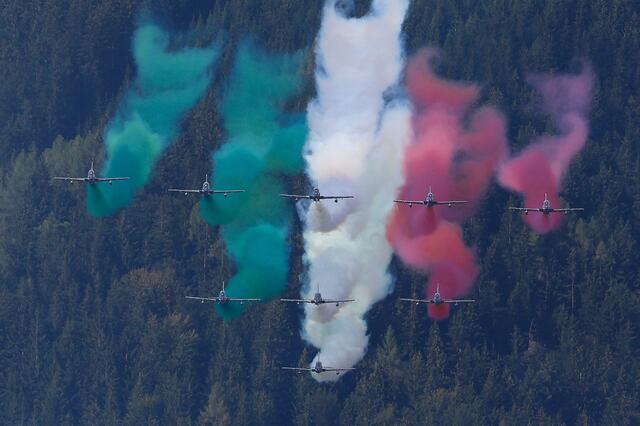 Ein Pilot der Frecce Tricolori ist nahe Udine abgestürzt. Er hinterlässt 2 Kinder. Rip  | Foto: Sabrina Moser-Hirner