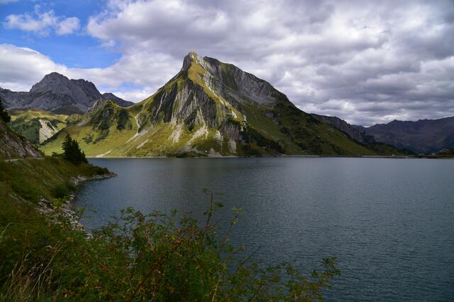 Der Spullersee Stausee wurde 1925 als Energie für Die ÖBB fertiggestellt.