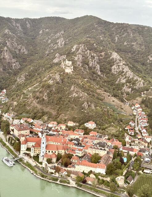 Blick auf Dürnstein 

Manchmal ist das Einzige, was man braucht, eine neue Perspektive.