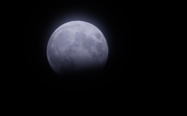 Partielle Mondfinsternis 22:26 Uhr