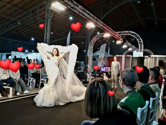 Schnappschuss von der Hochzeitsmesse "trau dich" 2024. Die Messe hat heuer ihr 30-jähriges Jubiläum gefeiert. Es war weit mehr los als die Modeschau auf dem Foto. Ein Erfahrungsbericht dazu lesen Sie hier: 

https://www.meinbezirk.at/wien/c-regionauten-community/hochzeitsmesse-rundum-versorgt_a6473869

 | Foto: Zuzana Kobesova 2024