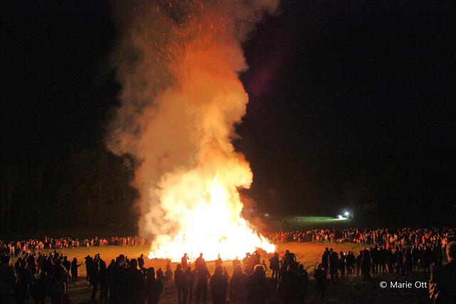 Großes Osterfeuer in Seiersberg-Pirka von der Landjugend Graz-Südwest beim Skilift in Gedersberg am 30. März 2024