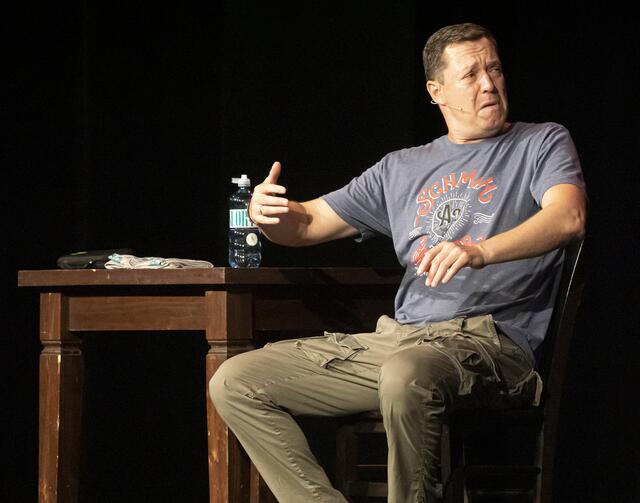 Alex Kristan begeisterte in der Bettfedernfabrik