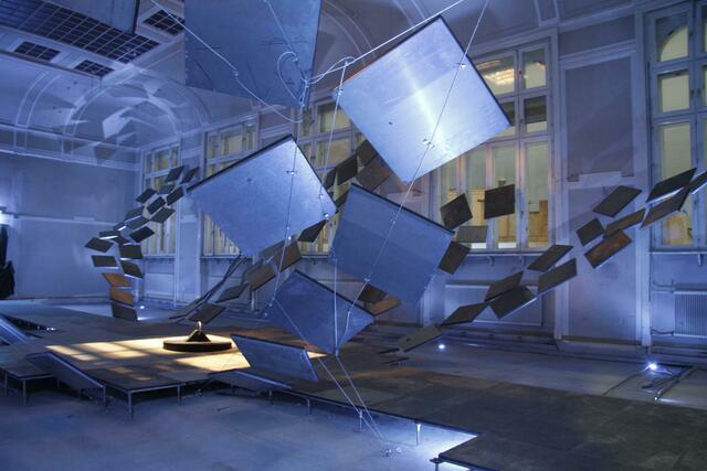 sirene Operntheater 2017: DIE REISE. 
Eine phantastische Reise durch ein verlassenes Haus. Uraufführung der MUSIQUE DE SCÈNE und anderer Musik von Jean Barraqué mit Theaterminiaturen von Jean Thibaudeau. Regie Helga Utz.
WIEN MODERN im Mondschein - Ehemaliges k. k. Post- und Telegraphenamt | Foto: sirene