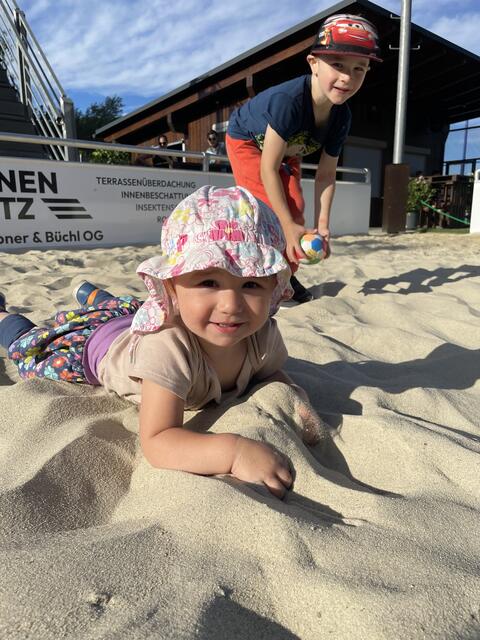 Isabella und Andreas Tonner in Rabenstein am Beach Volleyballplatz. | Foto: Martina Schweller