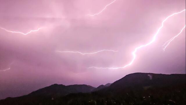 Beeindruckendes Naturschauspiel Richtung Kellerjoch gestern Abend 