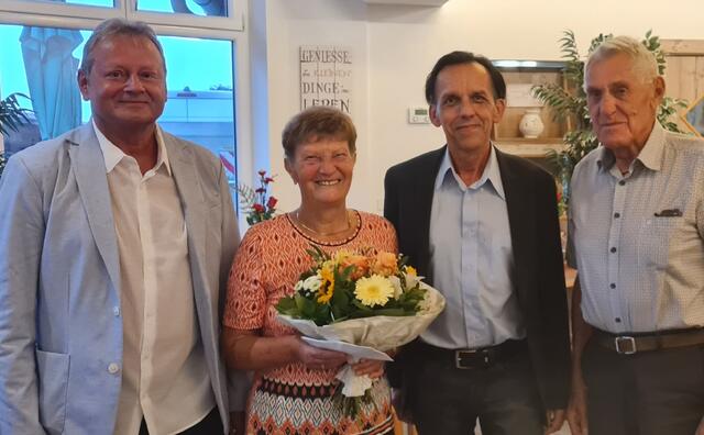 GfGR Willibald Steiner, Jubilarin Erna Steffen, Bgm. Ewald Gorth, Gatte der Jubilarin Gottfried Steffen. | Foto: Huber