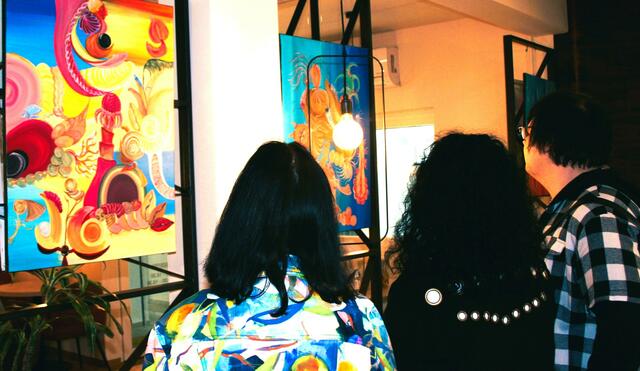 Beim Pfaffl da trifft man sich, da ist immer was los!
Da verwandelt sich der Pfaffl am 20. Okt. in eine Galerie der Kunst und gleichzeitig kann man mit dem Künstler ins Gespräch kommen. Mehrere bekannte Künstler:innen präsentieren Zeitgenössisches!! Auch kann man sein Glück versuchen um bei der kostenlosen Gemäldeverlosung dabei zu sein.

Sonntag 20. Okt. 2024, 14:oo-18:oo Uhr
Galerie- Pfaffl
Wiener Straße 85-87, 
2103 Langenzersdorf bei Wien
Die Ausstellung ist von 14:00 bis 18:00 Uhr zu sehen.

16:00 Uhr Vorstellung der Venus von Gerasdorf - "Potati"
17:30 Uhr gibt es eine kostenlose Gemäldeverlosung unter den Anwesenden. 
in 5 Autominuten ist man von Floridsdorf beim Paffl in Langenzersdorf bei Wien!!
Komm vorbei!, bei Eintritt frei!