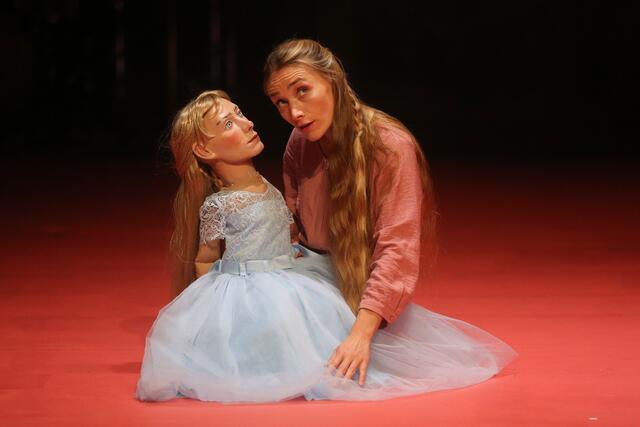 sirene Operntheater 2024: DIE PUPPE - EIN OPEROID von Kristine Tornquist und Christof Dienz. Wien Modern 2024 im Reaktor. Im Bild Ana Grigalashvili | Foto: Andreas Friess / sirene Operntheater