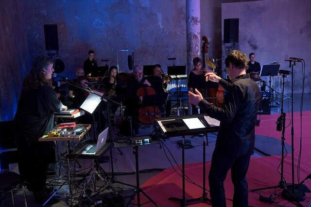 sirene Operntheater 2024: DIE PUPPE - EIN OPEROID von Kristine Tornquist und Christof Dienz. Wien Modern, Reaktor 2024 | Foto: PHACE / sirene Operntheater / Markus Bruckner