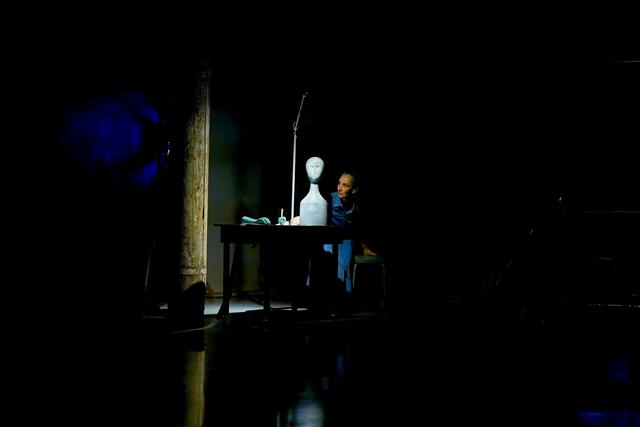 sirene Operntheater 2024: Die Puppe - ein Operoid von Christof Dienz und Kristine Tornquist. Reaktor, Wien Modern 2024. Im Bild Zsuzsanna Enikö Iszlay | Foto: Markus Bruckner