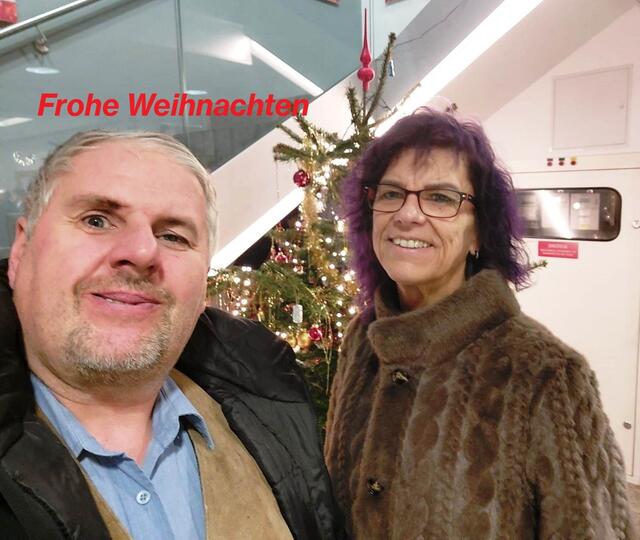 Frohe Weihnachten wünschen wir all den Lesern meiner Beiträge in der Print sowie Online. 

Gerald und Marion  | Foto: Gerald Dreisiebner