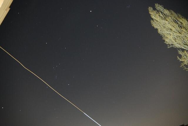 6.12.2024 Blick zum Jupiter. 
Er ist rückläufig im Sternbild Stier, das kann man gut an den Abstand zu Aldebaran, dem rötlichen Auge des Stieres, beobachten. Jupiter war in der Nacht vom 07.12 auf 8.12 in Opposition zur Sonne und ist deshalb die ganze Nacht zu sehen. Im Dezember 2024 ist der Riesenplanet bestens zu beobachten. 