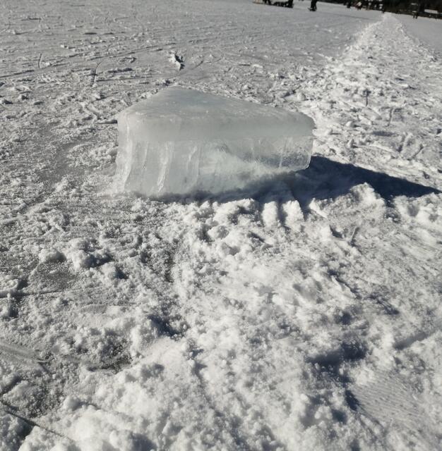 Eiswürfel.... Pruefung der Eisstaerke | Foto: M. Gitschtaler