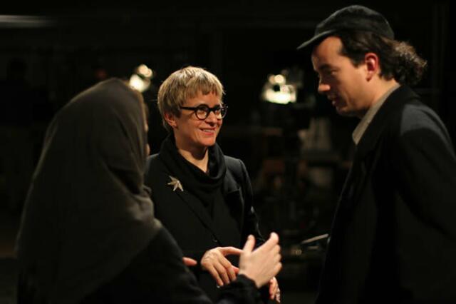 sirene Operntheater 2010:  HIOB. Eine Oper von Erich Zeisl. Libretto von Hans Kafka nach dem gleichnamigen Roman von Joseph Roth.
Bearbeitung von Dominik Giesriegl und Lukas Haselböck. Eine Gemeinschaftsproduktion von exil.arte &amp; Universität für Musik und Darstellende Kunst Wien &amp; Vaughan Video KEG in Zusammenarbeit mit dem sirene Operntheater. Im Bild Regisseurin Kristine Tornquist mit Kirlianit Cortes und Marelize Gerber. | Foto: Georg Vlaschits