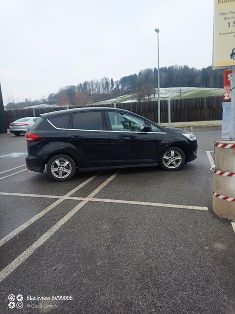 Kunst Parker der Woche! Gesichtet am 17.01.2025 beim Billa Markt in Hofstetten. Ist scheinbar schwierig die Parkordnung zu beachten.
