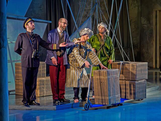 sirene Operntheater 2018: DAS TOTENSCHIFF. Kammeroper von Kristine Tornquist und Oskar Aichinger nach dem gleichnamigen Roman von B. Traven. Im Bild Clemens Kölbl, Horst Lamneck, Bernhard Landauer und Richard Klein. Reaktor Wien. | Foto: Helmut Hussian