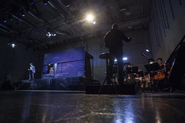 sirene Operntheater 2013: MARIELUISE. Kammeroper von Gernot Schedlberger und Kristine Tornquist. Palais Kabelwerk. Gernot Schedlberger dirigiert das Rote Orchester. | Foto: Stephan Polzer
