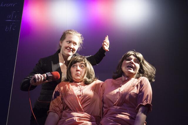 sirene Operntheater 2013: MARIELUISE. Kammeroper von Gernot Schedlberger und Kristine Tornquist. Palais Kabelwerk. Im Bild Lisa Rombach, Salina Alexandrova und Iwona Sakowicz. | Foto: Stephan Polzer