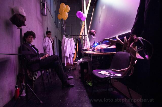 sirene Operntheater 2013: MARIELUISE. Kammeroper von Kristine Tornquist und Gernot Schedlberger. Palais Kabelwerk. Hinter der Bühne. | Foto: Stephan Polzer