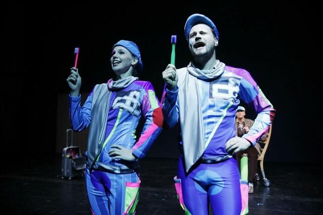 sirene Operntheater 2013: GATES / 1: KARUSSELL. Kammeroper von Radek Knapp und Mirela Ivicevic. Palais Kabelwerk. World Music Days der IGNM bei Wien Modern 2013. Im Bild Theresa Dlouhy und Richard Klein. | Foto: Andreas Friess