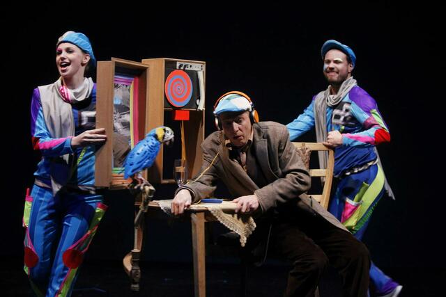 sirene Operntheater 2013: GATES / 1: KARUSSELL. Kammeroper von Radek Knapp und Mirela Ivicevic. Palais Kabelwerk. World Music Days der IGNM bei Wien Modern 2013. Im Bild Theresa Dlouhy, Johann Leutgeb und Richard Klein. | Foto: Andreas Friess