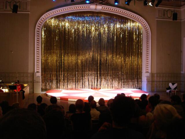 sirene Operntheater im Jugendstiltheater: Vor Beginn der Vorstellung. CIRCUS. | Foto: sirene 