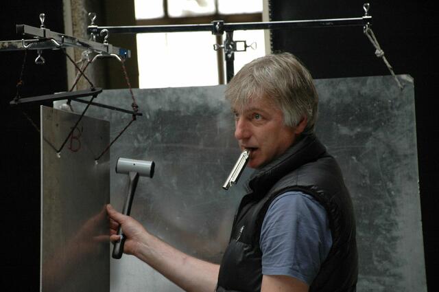 sirene Operntheater: Schlagwerker Berndt Thurner bei den Proben zu GILGAMESCH in der Alten Wäscherei am Steinhof 2015. | Foto: sirene