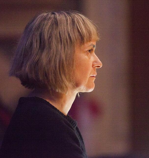 sirene Operntheater 2015: SISIFOS - Hermetika VI /Sisyphos-Fragmente. Sieben Essais über den Krieg. Text von Kristine Tornquist und Musik von Bernhard Lang (nach Homer). Grosser Festsaal der Universität Wien. Eine sirene-Produktion zum 650-Jahr-Jubiläum (und in Zusammenarbeit mit) der Universität Wien. Schauspiel: Klaus Rohrmoser und Rudolf Widerhofer. Im Bild: Regisseurin Kristine Tornquist. | Foto: Andreas Friess