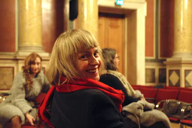 sirene Operntheater 2015:  SISFOS. Sieben Essais über den Krieg. Text von Kristine Tornquist
mit den Sisyphos-Fragmenten von Bernhard Lang
23., 24., 25., 26. und 27. Oktober 2015
Grosser Festsaal der Universität Wien

Eine sirene-Produktion zum 650-Jahr-Jubiläum
und in Zusammenarbeit mit der Universität Wien 

Musik von Bernhard Lang. Chorprobe mit den 60 Sängern des Ensembles Sirene im Grossen Festsaal. Dirigent Francois-Pierre Descamps. Im Bild Regisseurin Kristine Tornquist mit Julitta Walder und Isabelle Gustorff. | Foto: Selina Nowak