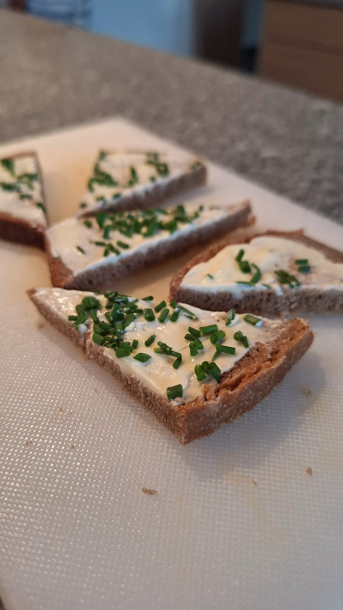 Mach dir doch ein Schnittlauchbrot!