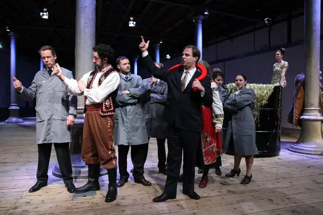 sirene Operntheater 2015: Uraufführung der Kammeroper CHODOKOWSKI von Kristine Tornquist und Periklis Liakakis im Semper-Depot. Im Bild Willi Spuller als kkommunistischer Bürgermeister. | Foto: Andreas Friess