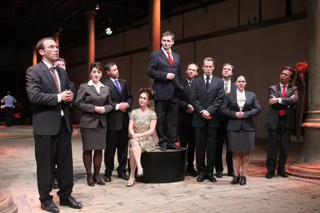 sirene Operntheater 2015: Uraufführung der Kammeroper CHODOKOWSKI von Kristine Tornquist und Periklis Liakakis im Semper-Depot.

Text. Kristine Tornquist
Musik. Periklis Liakakis

Michail Borissowitsch Chodorkowski. Clemens Kölbl
Marina Filippowna Chodorkowskaja. Ingrid Habermann
Wladimir Wladimirowitsch Putin. Alexander Mayr 
Igor Iwanowitsch Setschin. Steven Scheschareg
Leonid Borissowitsch Newslin. Gernot Heinrich
Iwan Iwanowitsch. Sébastien Soulès
Natascha. Lisa Rombach
Xenia Kritikowskaja, TV-Journalistin. Elsa Janulidu
Kate, PR-Firma. Katharina Tschakert
Alexej Wladimirowitsch Pitschugin. Matthias Haid
Wladimir Petuchow. Wilhelm Spuller
Roman Arkadjewitsch Abramowitsch. Richard Klein
Matteo Tiziani. Dieter Kschwendt-Michel
Fortuna. Bärbel Strehlau  | Foto: Andreas Friess