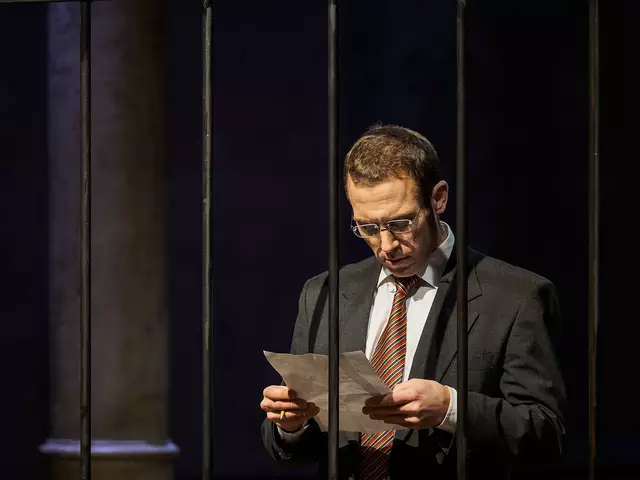 sirene Operntheater 2015: Uraufführung der Kammeroper CHODOKOWSKI von Kristine Tornquist und Periklis Liakakis im Semper-Depot. Im Bild Clemens Kölbl als Michail Chodorkowski im Gefängnis. | Foto: Helmut Hussian