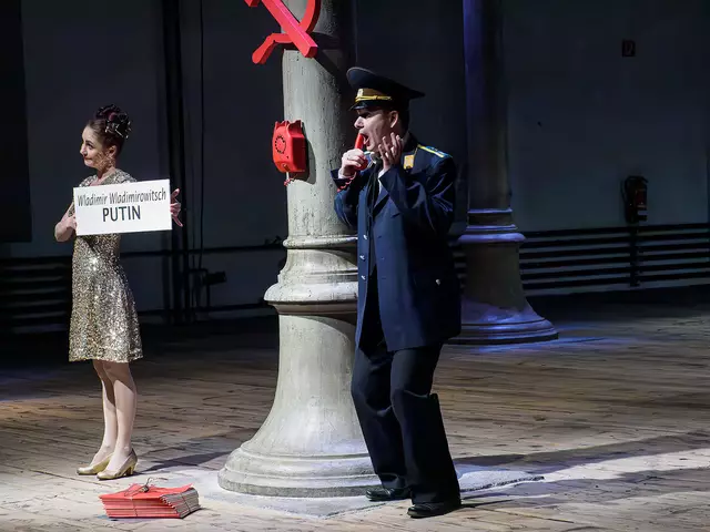 sirene Operntheater 2015: Uraufführung der Kammeroper CHODOKOWSKI von Kristine Tornquist und Periklis Liakakis im Semper-Depot. Im Bild Bärbel Strehlau und Alexander Mayr als Wladimir Wladimirowitsch Putin | Foto: Helmut Hussian