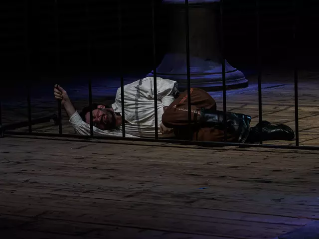 sirene Operntheater 2015: Uraufführung der Kammeroper CHODOKOWSKI von Kristine Tornquist und Periklis Liakakis im Semper-Depot. Im Bild Sébastien Soulès als Iwan im Gefängnis. | Foto: Helmut Hussian