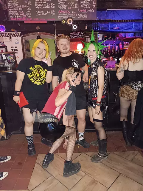 I wanna be a punkrocker https://youtu.be/OxROnyZoZnE?si=G_ZLNSBALUWbbpg2