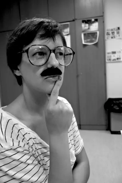 Proben für die Uraufführung der Oper CHODORKOWSKI in der ehemaligen Krankenpflegeschule in der Jagdschlossgasse in Lainz. Ein Königsdrama mit einem Text von Kristine Tornquist und Musik von Periklis Liakakis. Im Bild Regieassistentin Louise Linsenbolz als Chodorkowski. | Foto: Periklis Liakakis