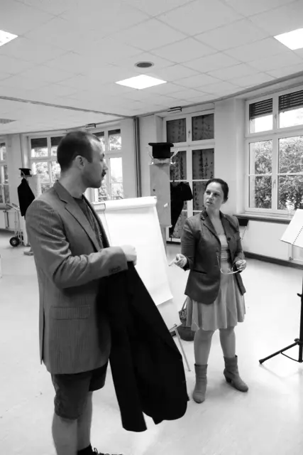 Proben für die Uraufführung der Oper CHODORKOWSKI in der ehemaligen Krankenpflegeschule in der Jagdschlossgasse in Lainz. Ein Königsdrama mit einem Text von Kristine Tornquist und Musik von Periklis Liakakis. Im Bild Clemens Kölbl und Katharina Tschakert.

 | Foto: Periklis Liakakis