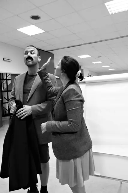 Proben für die Uraufführung der Oper CHODORKOWSKI in der ehemaligen Krankenpflegeschule in der Jagdschlossgasse in Lainz. Ein Königsdrama mit einem Text von Kristine Tornquist und Musik von Periklis Liakakis. Im Bild Clemens Kölbl und Katharina Tschakert.


 | Foto: Periklis Liakakis