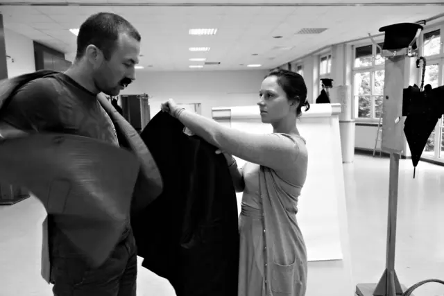 Proben für die Uraufführung der Oper CHODORKOWSKI in der ehemaligen Krankenpflegeschule in der Jagdschlossgasse in Lainz. Ein Königsdrama mit einem Text von Kristine Tornquist und Musik von Periklis Liakakis. Im Bild Clemens Kölbl und Katharina Tschakert.
 | Foto: Periklis Liakakis