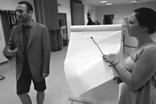 Proben für die Uraufführung der Oper CHODORKOWSKI in der ehemaligen Krankenpflegeschule in der Jagdschlossgasse in Lainz. Ein Königsdrama mit einem Text von Kristine Tornquist und Musik von Periklis Liakakis. Im Bild Clemens Kölbl und Katharina Tschakert.
 | Foto:  Periklis Liakakis