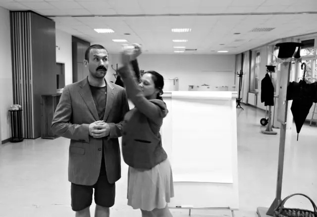 Proben für die Uraufführung der Oper CHODORKOWSKI in der ehemaligen Krankenpflegeschule in der Jagdschlossgasse in Lainz. Ein Königsdrama mit einem Text von Kristine Tornquist und Musik von Periklis Liakakis. Im Bild Clemens Kölbl und Katharina Tschakert.
 | Foto: Periklis Liakakis