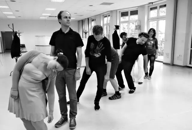 Proben für die Uraufführung der Oper CHODORKOWSKI in der ehemaligen Krankenpflegeschule in der Jagdschlossgasse in Lainz. Ein Königsdrama mit einem Text von Kristine Tornquist und Musik von Periklis Liakakis.

 | Foto: Periklis Liakakis