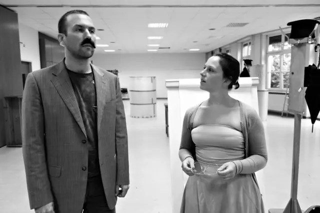 Proben für die Uraufführung der Oper CHODORKOWSKI in der ehemaligen Krankenpflegeschule in der Jagdschlossgasse in Lainz. Ein Königsdrama mit einem Text von Kristine Tornquist und Musik von Periklis Liakakis. Im Bild Clemens Kölbl und Katharina Tschakert.


 | Foto: Periklis Liakakis