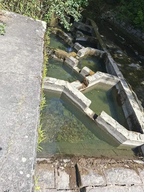 Da sollten laut Wasserrechtsbescheid 20 Liter in der sec. immer fließen... 