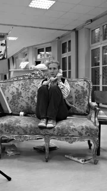 Proben für die Uraufführung der Oper CHODORKOWSKI in der ehemaligen Krankenpflegeschule in der Jagdschlossgasse in Lainz. Ein Königsdrama mit einem Text von Kristine Tornquist und Musik von Periklis Liakakis. Im Bild Lisa Rombach.

 | Foto: Periklis Liakakis