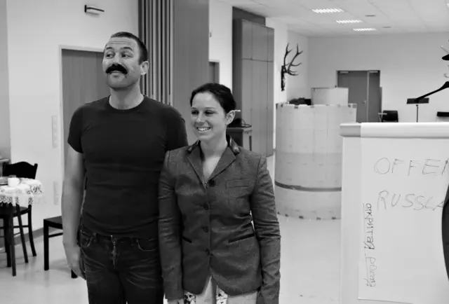 Proben für die Uraufführung der Oper CHODORKOWSKI in der ehemaligen Krankenpflegeschule in der Jagdschlossgasse in Lainz. Ein Königsdrama mit einem Text von Kristine Tornquist und Musik von Periklis Liakakis. Im Bild Clemens Kölbl und Katharina Tschakert.
 | Foto: Periklis Liakakis